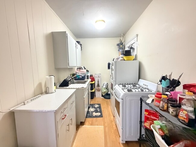 Building Photo - 64 Queensberry St