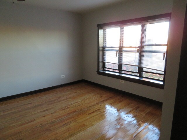 Foto del edificio - 4019 W Irving Park Rd
