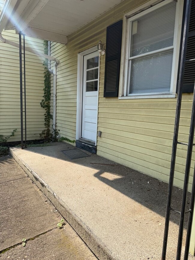 Building Photo - 517 3rd Ave