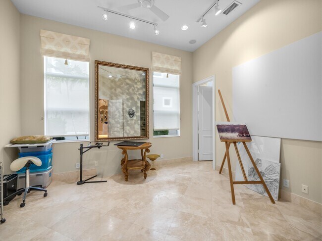 Foto del edificio - 606 Hermitage Cir