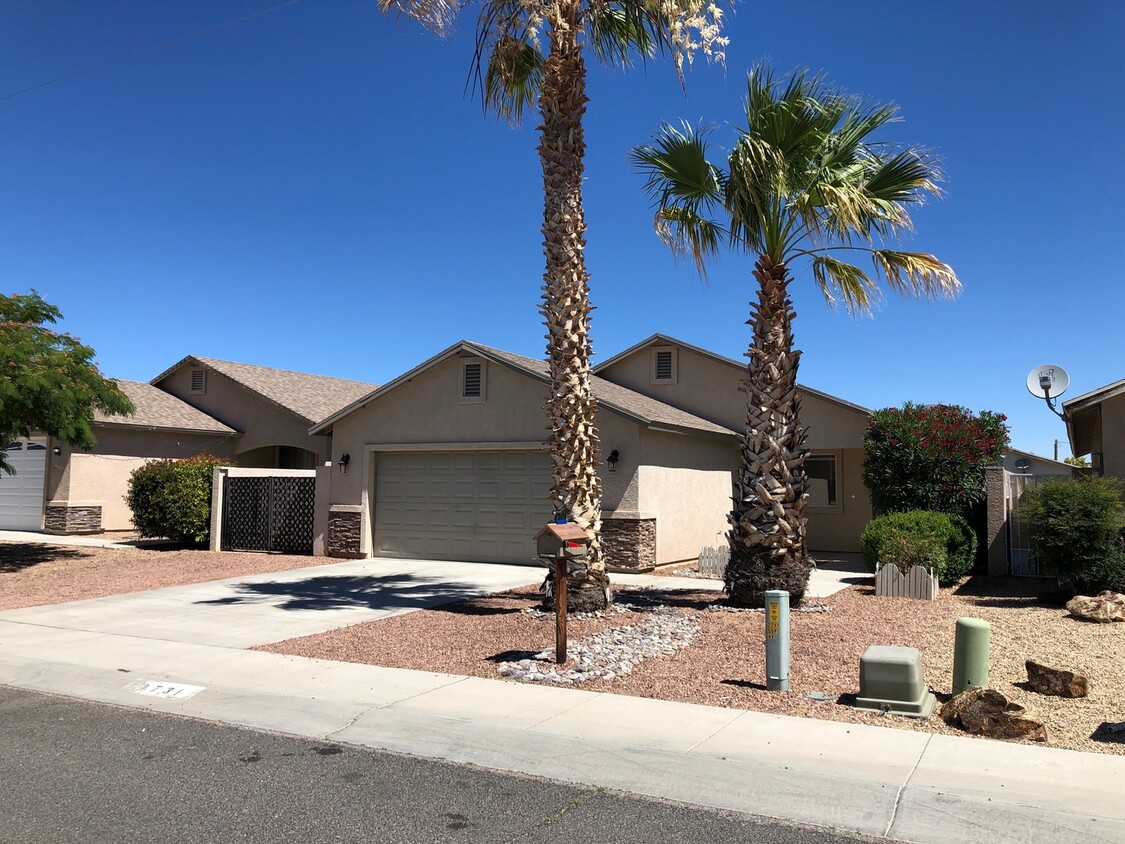 Foto principal - 3 Bedroom 2 Bath Home near Hualapai School...