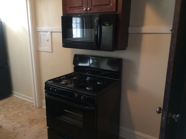 Building Photo - 44 N Spring Ave