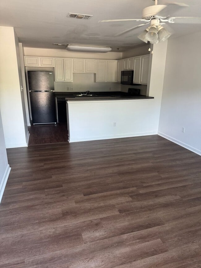 Building Photo - 2515 Martin St