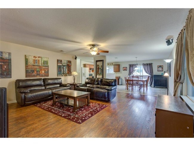 Foto del edificio - 4917 Trail Creek Dr