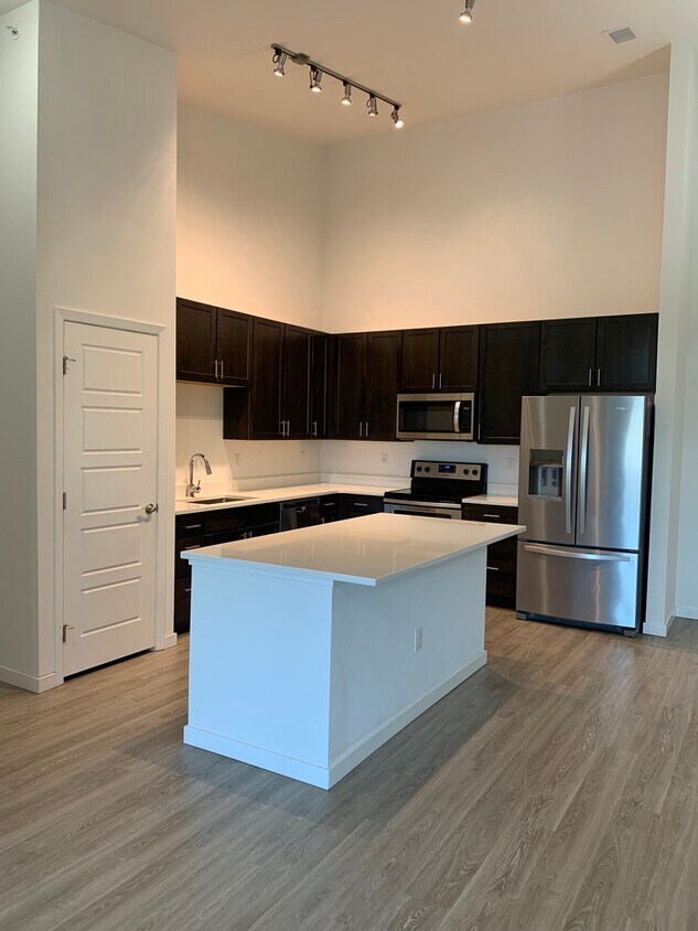 Foto principal - Gorgeous 2 beds 2 baths in Parker!