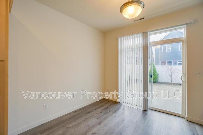 Building Photo - 2422 NE 114th Ct