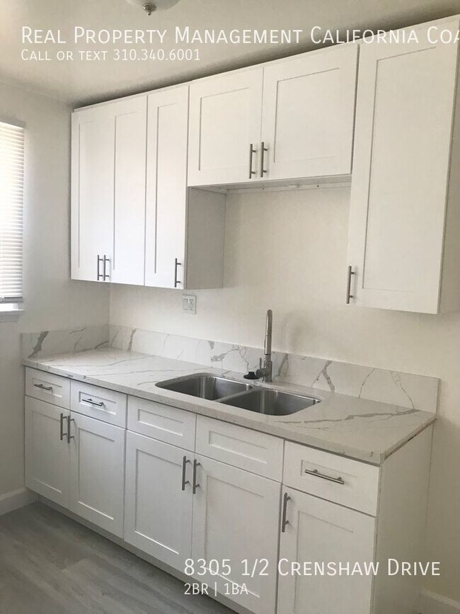 Building Photo - 8425 1\2 Crenshaw Dr