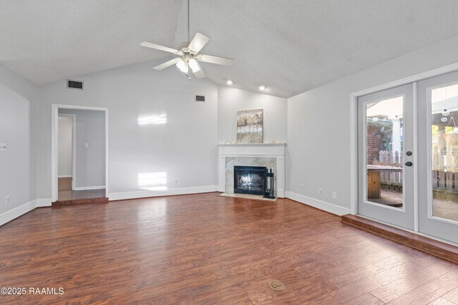 Foto del edificio - 115 Meadow Glen Dr