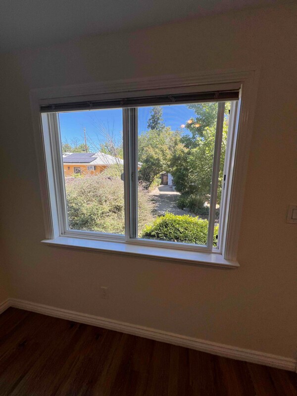 Foto del edificio - 139 Roslyn Dr