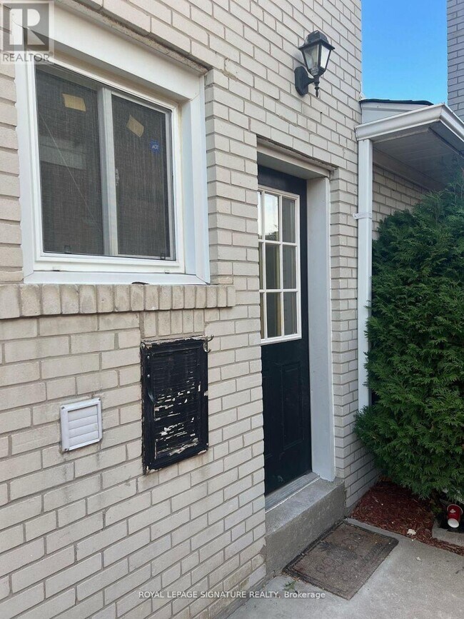 Photo du bâtiment - 1040 Runningbrook Dr