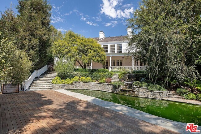 Building Photo - 555 N Tigertail Rd