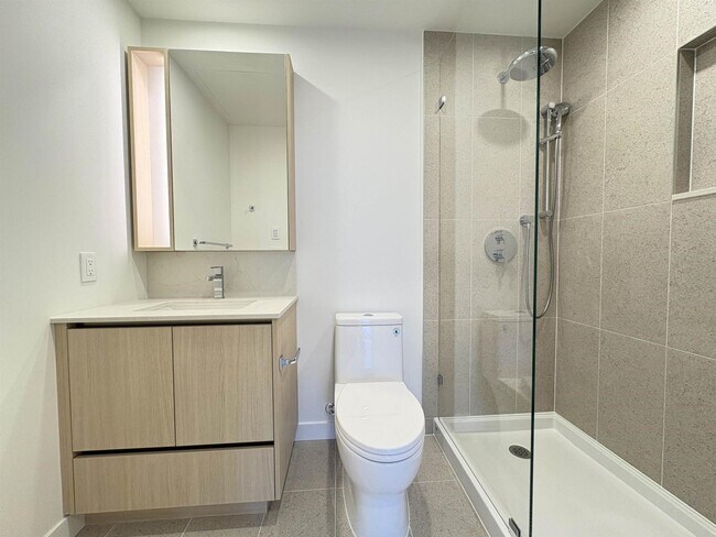 Photo du bâtiment - 13573-1398A 98a Ave