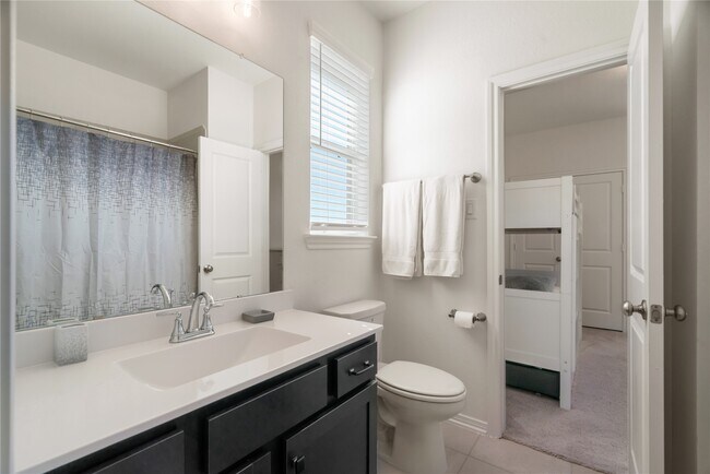 Building Photo - 648 Silver Pear Ct