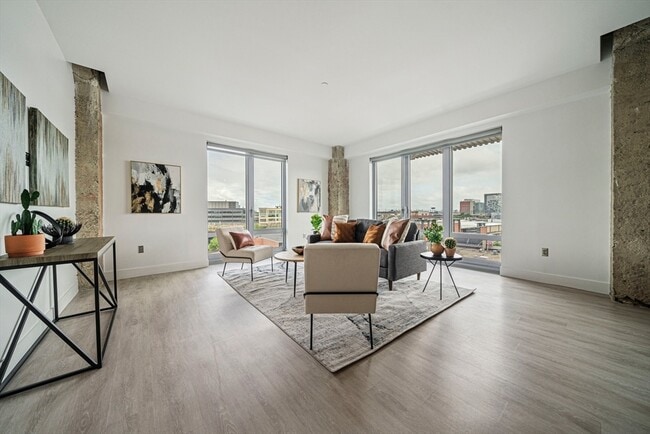 Building Photo - 9 Medford St