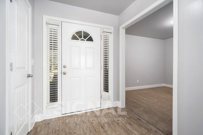 Foto del edificio - 473 River Crest Dr N
