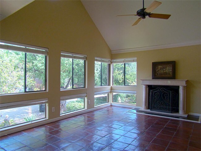 Building Photo - 2349 Albans Rd