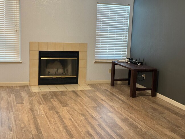 Foto del edificio - 692 Oakwood Way