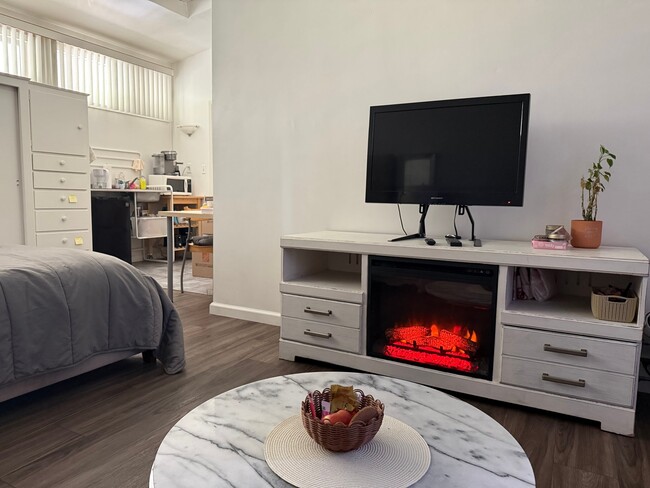 Photo - 9920 Mollyknoll Ave House