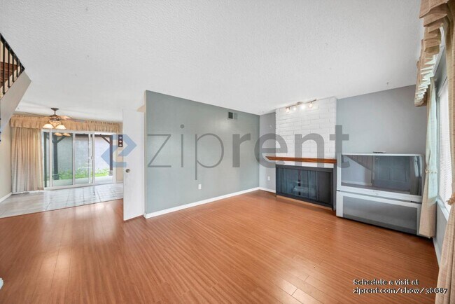 Foto del edificio - 7552 Corbin Ave