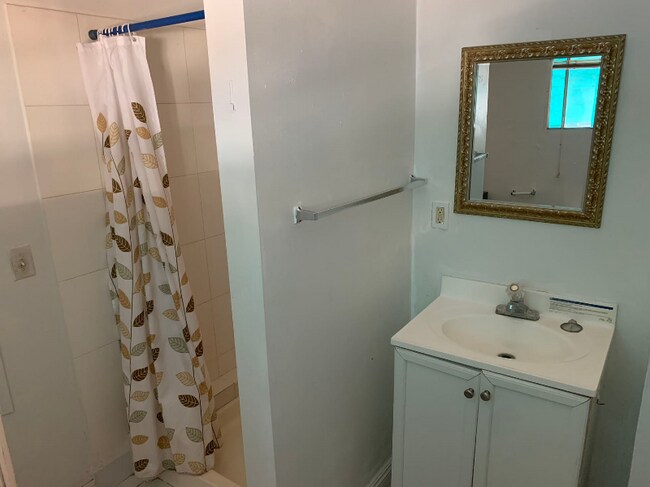 Foto del edificio - 9020 Longden Ave