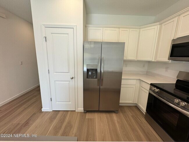 Building Photo - 681 Holly Lks Dr