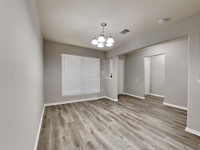 Building Photo - 3347 Apple Dale Dr