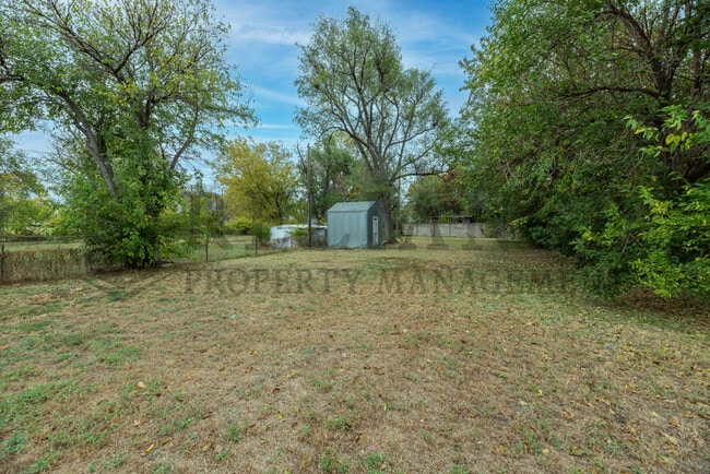 Building Photo - 726 S Bonn St