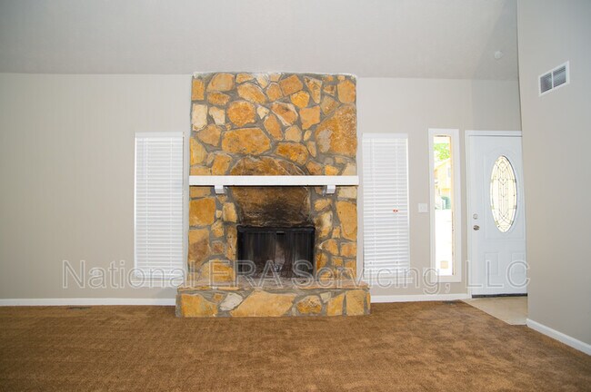 Building Photo - 1458 Walnut Log Pl
