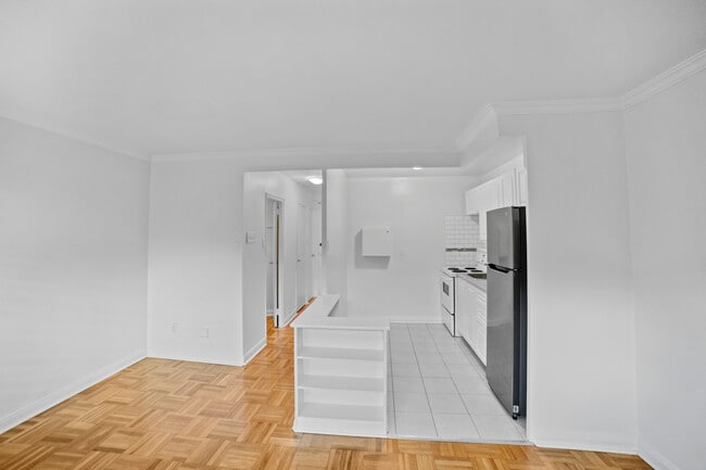 Building Photo - 165 Balliol