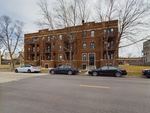 Building Photo - 5005 S Prairie Ave