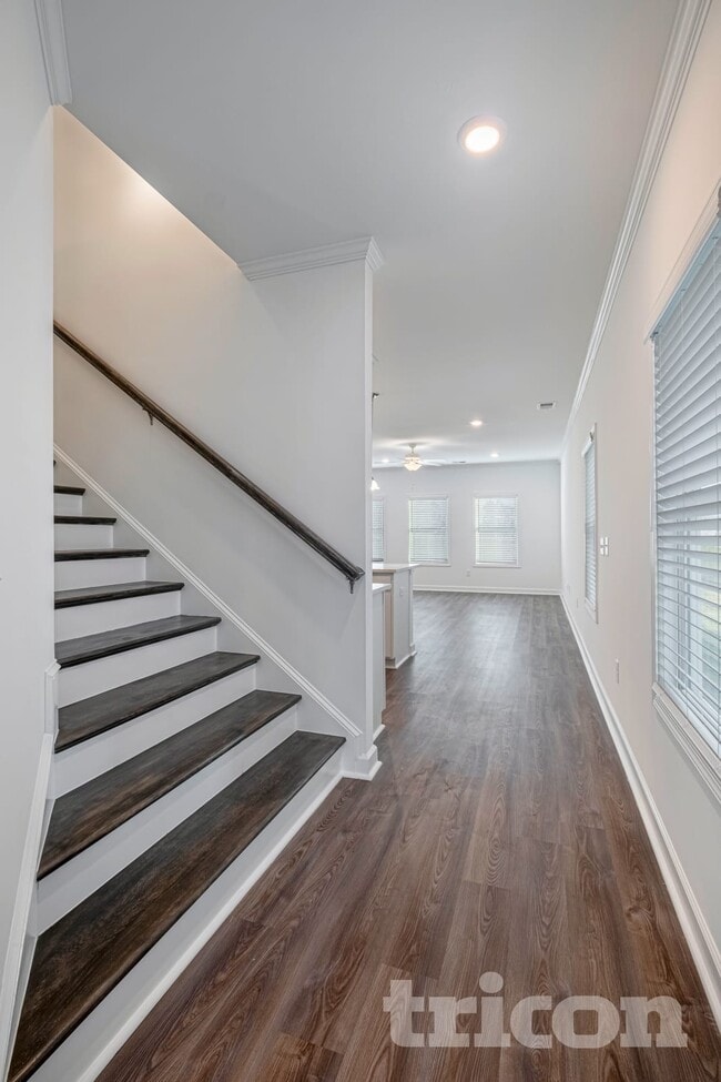 Building Photo - 131 E Rdg Wy