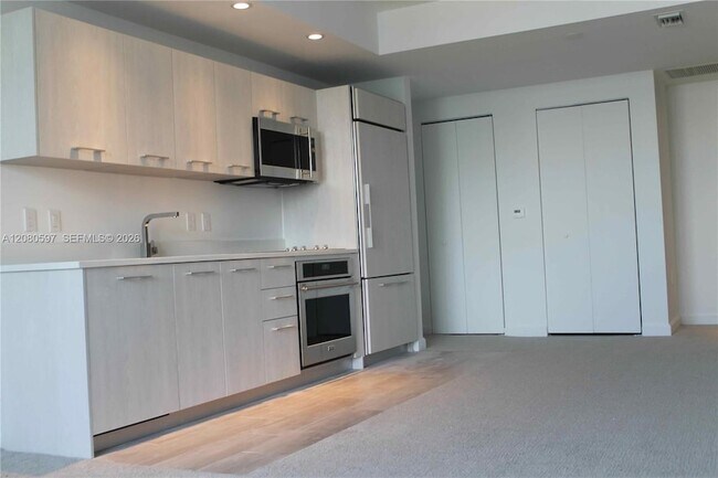 Foto del edificio - 45 SW 9th St