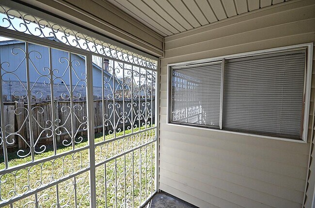 Foto del edificio - 10143 Towne Mist Dr