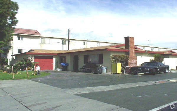 Primary Photo - 13612-13624 Doty Avenue Apartments