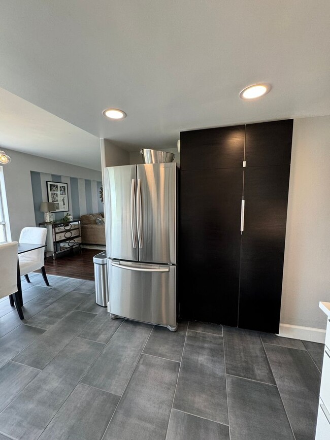 Building Photo - LOCATION LOCATION!! Newly updated condo lo...