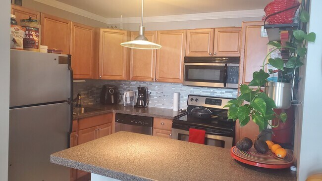 Foto del edificio - 2626 N Lakeview Ave