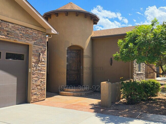 Building Photo - 2096 Two Wood Dr