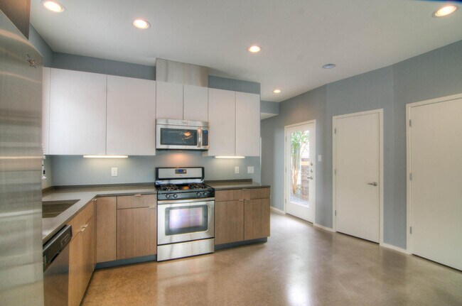 Foto del edificio - UT PRE-LEASE: Newly Constructed in 2014: 6...