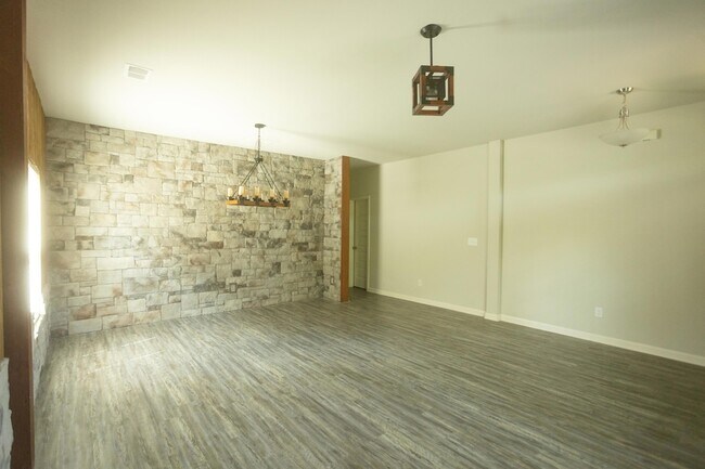 Foto del edificio - 1115 Dietrich Ln