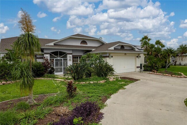 Foto del edificio - 23420 Peachland Blvd