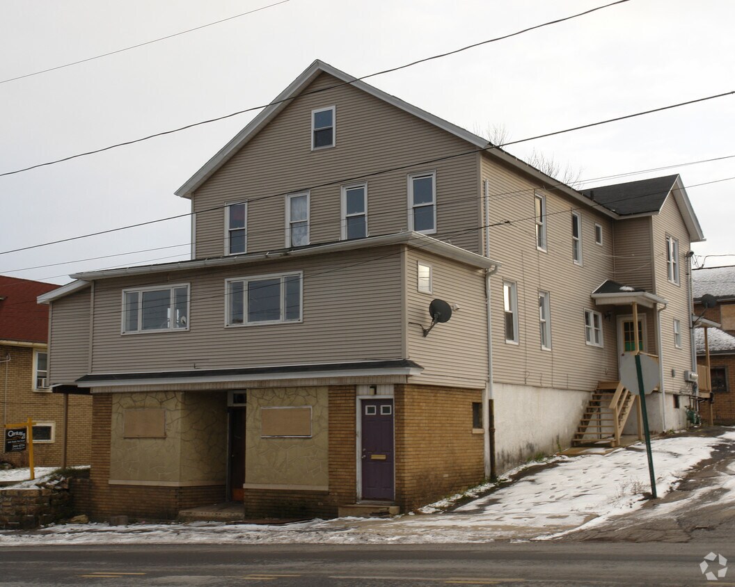 323 Union St, Taylor, PA 18517 Apartments in Taylor, PA