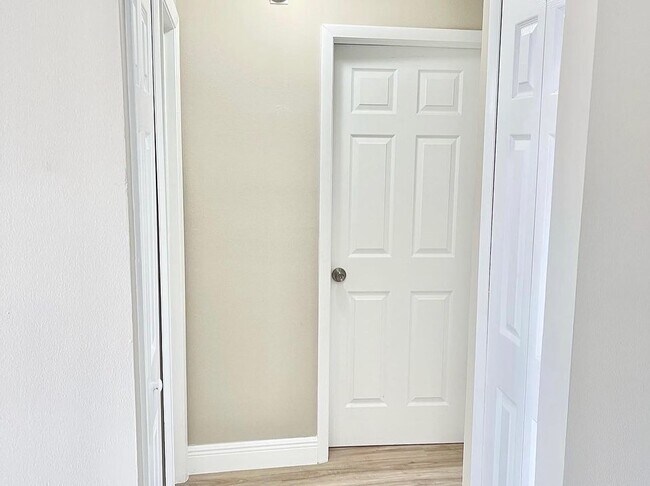 Building Photo - 1545 Wyman Cir