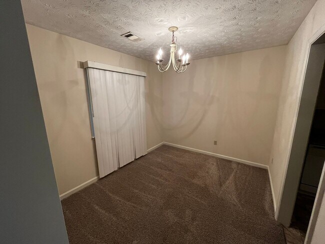 Foto del edificio - Welcome To The Westover Glen Condominiums!