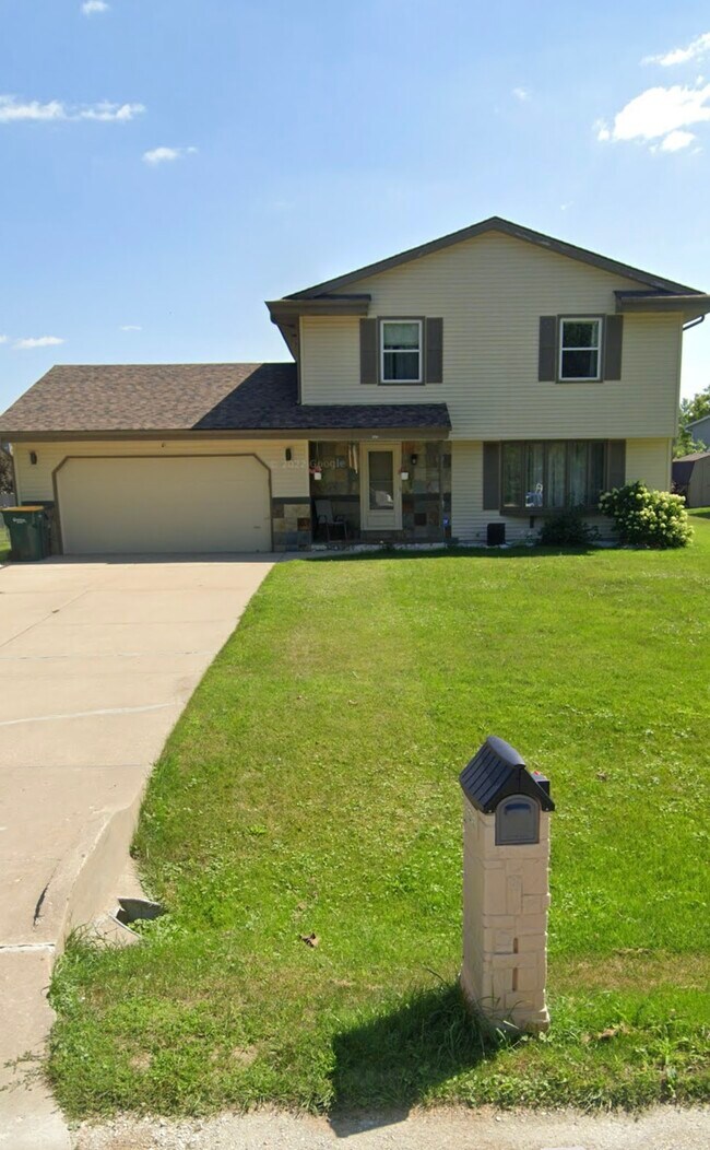 Building Photo - 3721 E Puetz Rd