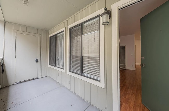 Building Photo - APT 84