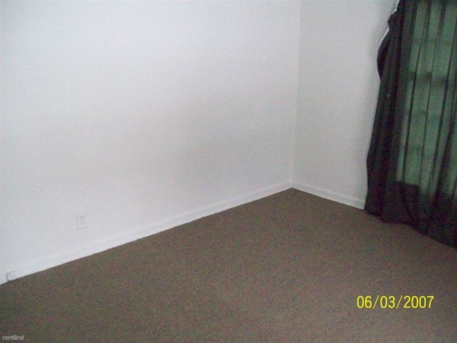 Building Photo - 608 Fremont St