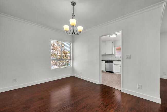 Building Photo - 248 N Rexford Dr