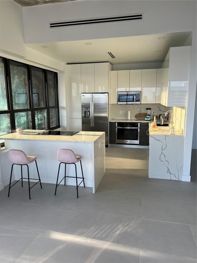 Foto del edificio - 780 NE 69th St