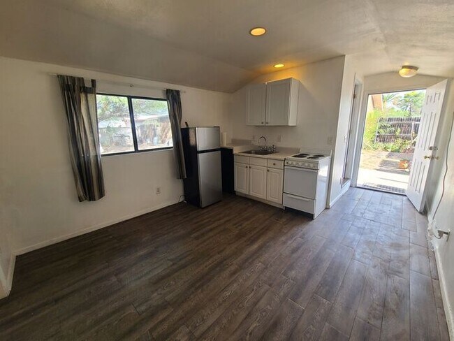 Foto del edificio - Guest House 1 bedroom 1 bathroom - Great L...
