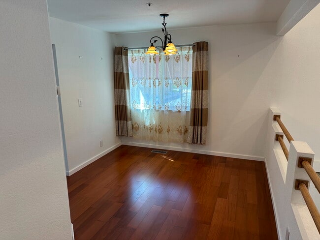 Dining room 1 - 43 E Court Ln